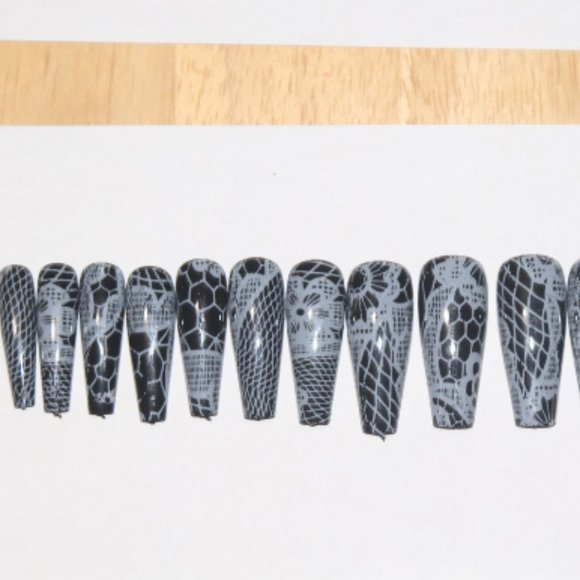 Black nails with white lace- press on nail set - Picture 3 of 8